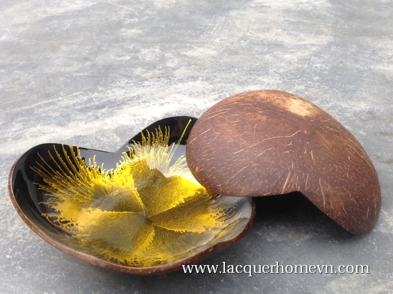 HT5758.2 Vietnam lacquered coconut bowls with firework